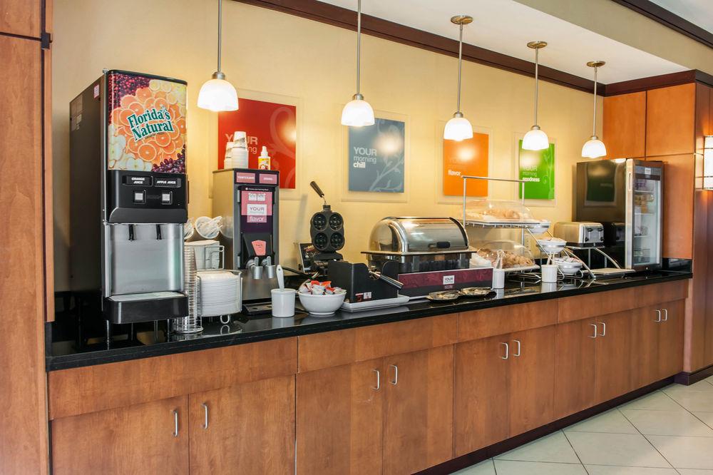 Comfort Suites Southport Buitenkant foto