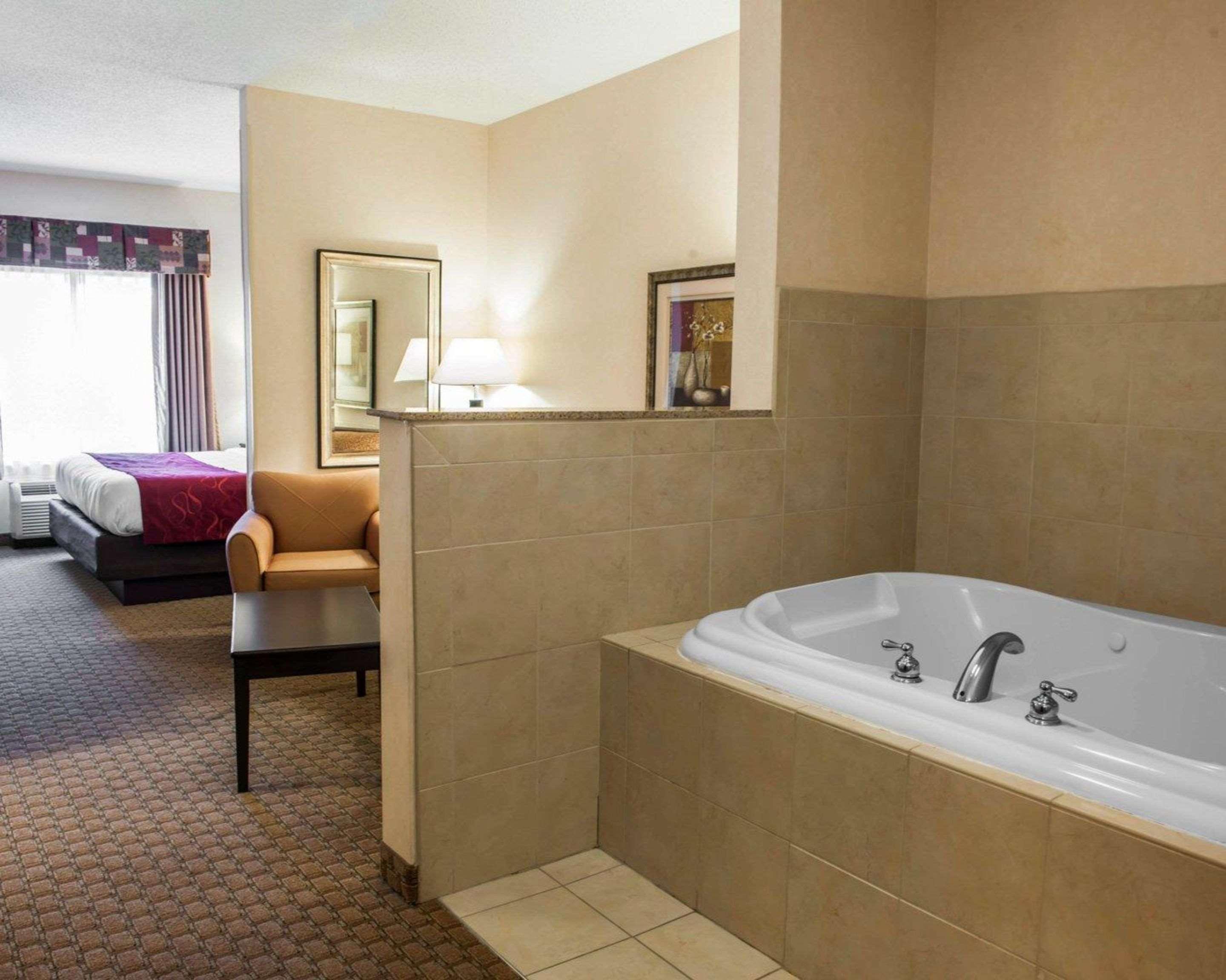 Comfort Suites Southport Buitenkant foto
