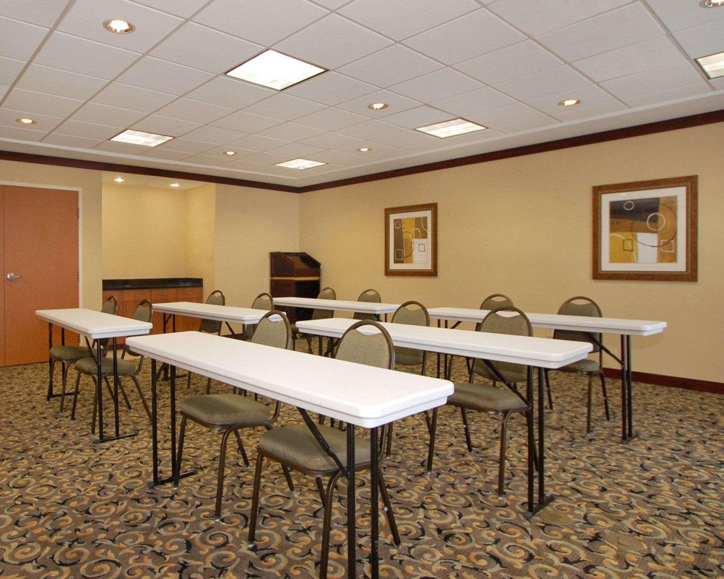 Comfort Suites Southport Buitenkant foto