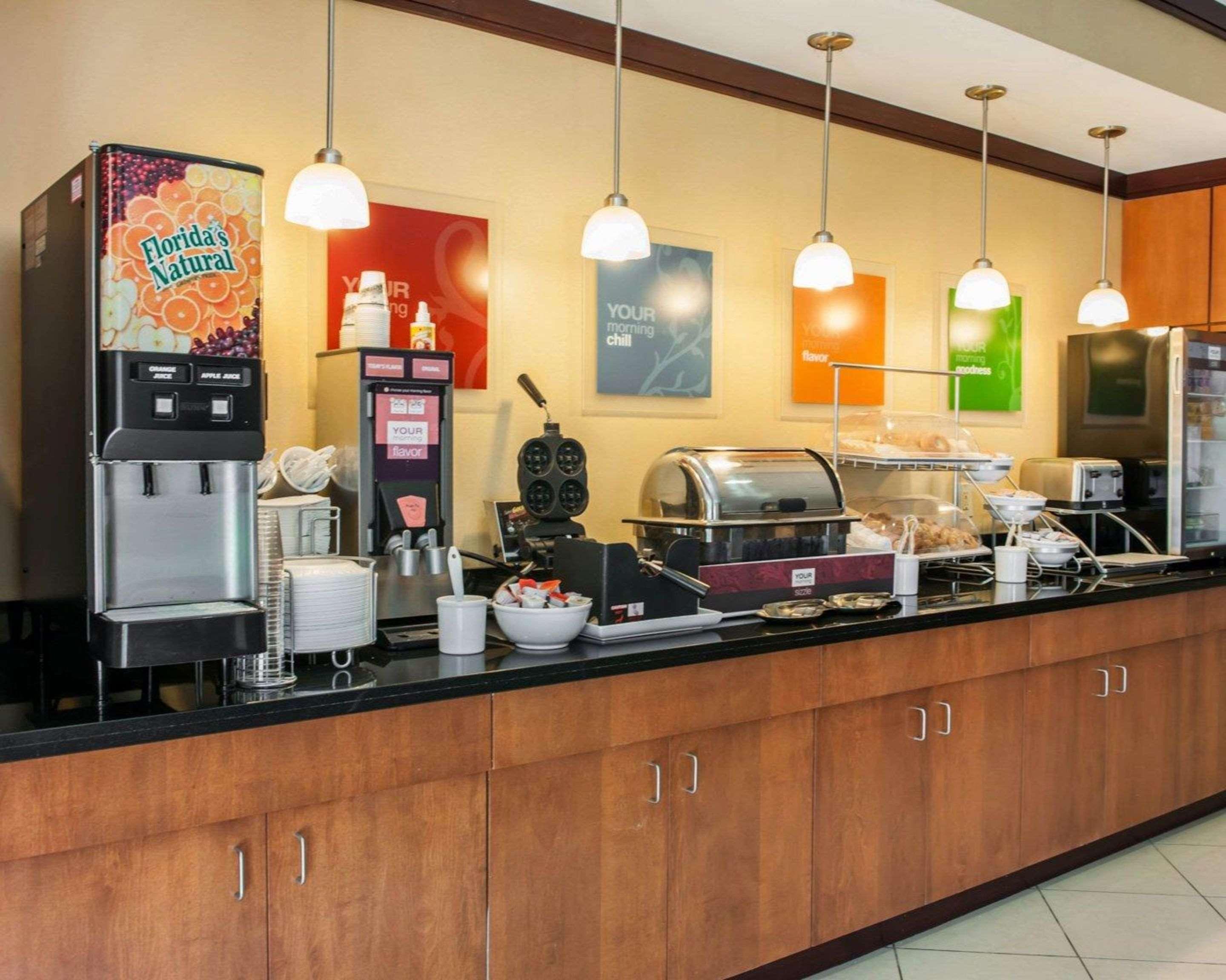 Comfort Suites Southport Buitenkant foto
