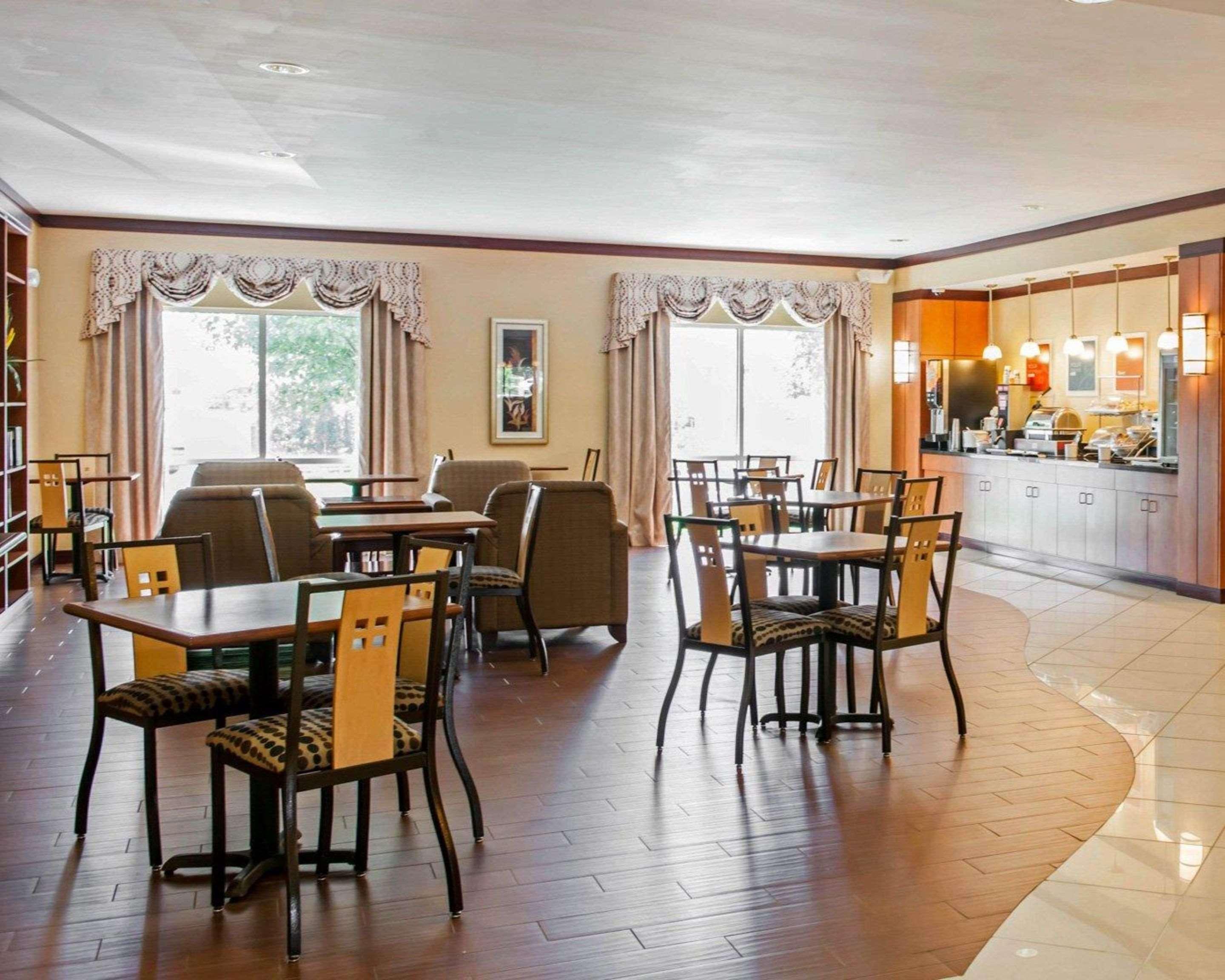 Comfort Suites Southport Buitenkant foto