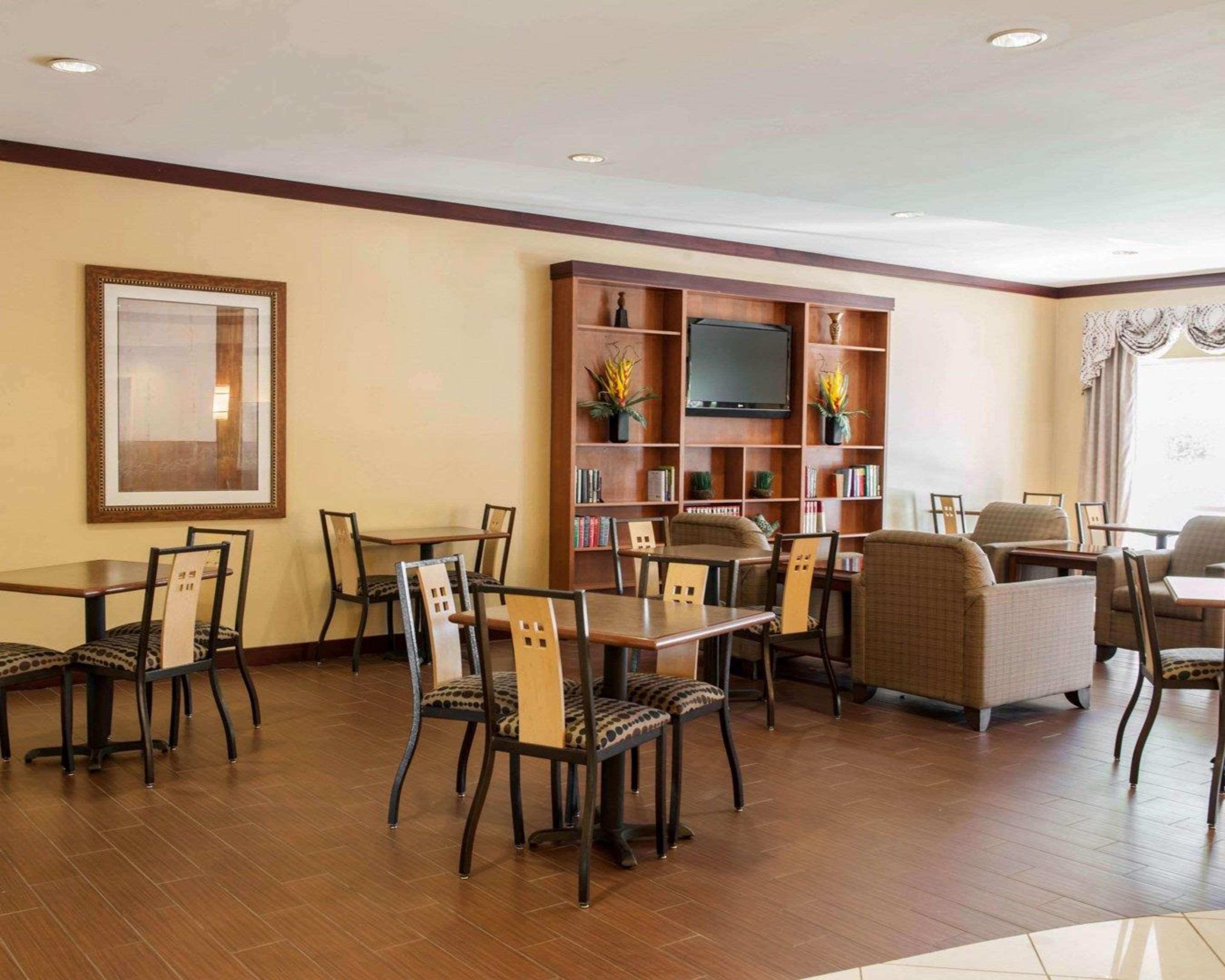 Comfort Suites Southport Buitenkant foto