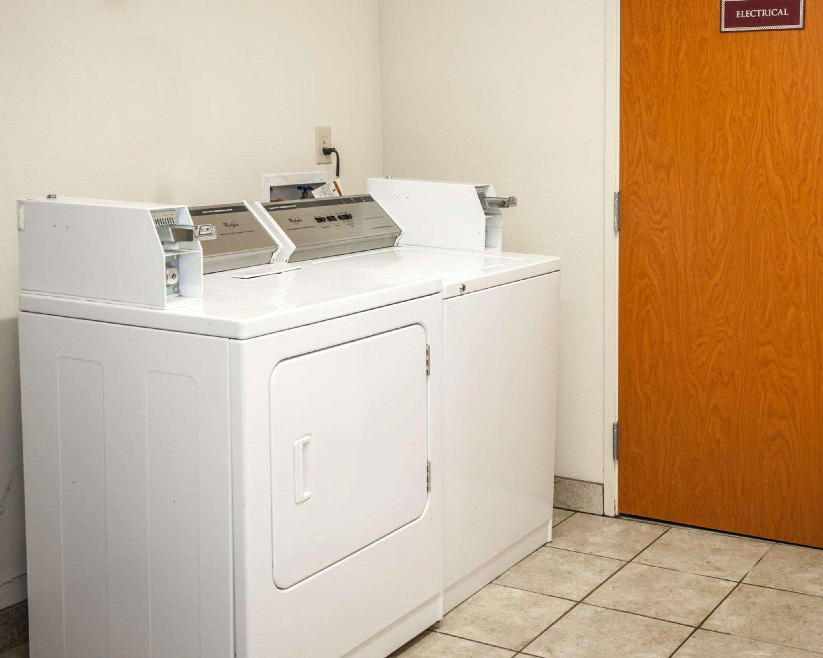 Comfort Suites Southport Buitenkant foto