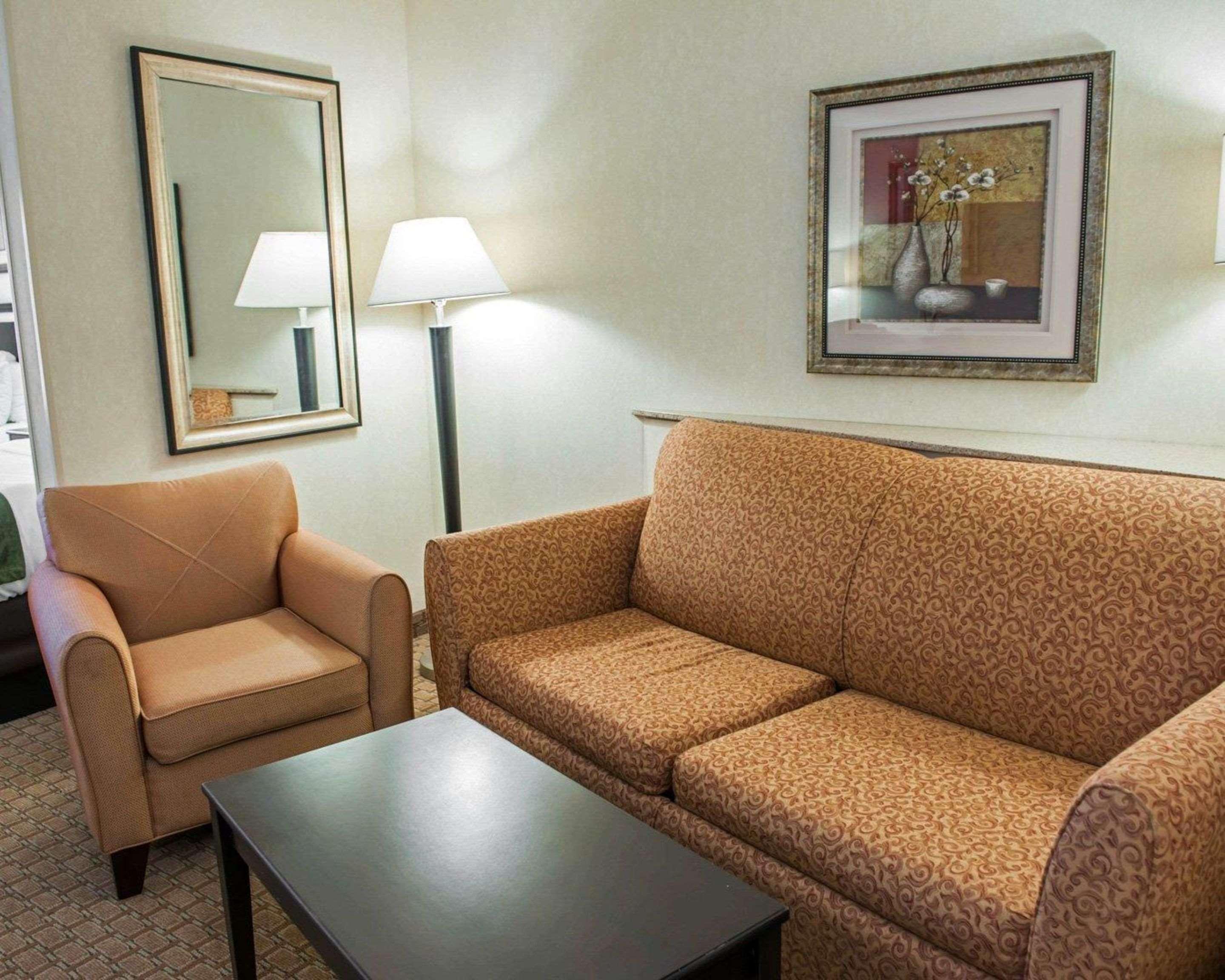 Comfort Suites Southport Buitenkant foto